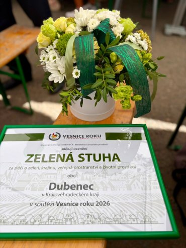 Vesnice roku 2026 - zelená stuha a zlatá cihla pro obec Dubenec