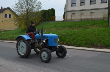 1. Máj 2013, jízda alegorických vozů a traktorů