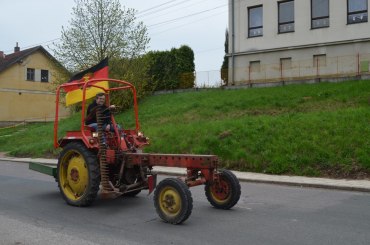 1. Máj 2013, jízda alegorických vozů a traktorů