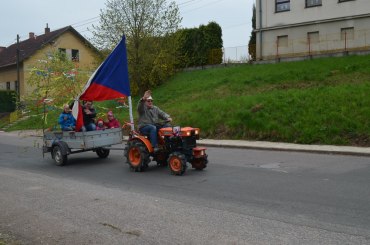 1. Máj 2013, jízda alegorických vozů a traktorů